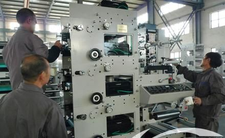 浙江炜冈机械有限公司自主研发8色印刷机